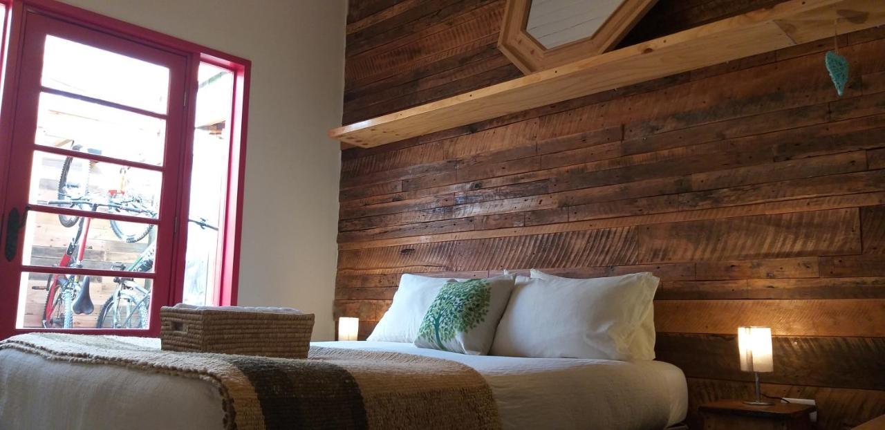 Treehouse Patagonia Hostel Πουέρτο Νατάλες Εξωτερικό φωτογραφία